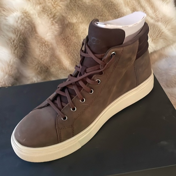 NIB Men's UGGS - Picture 2 of 7